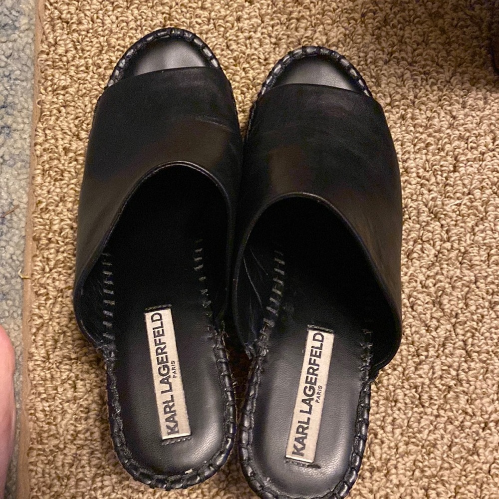Karl Lagerfield sz 10 Black Leather Wedges